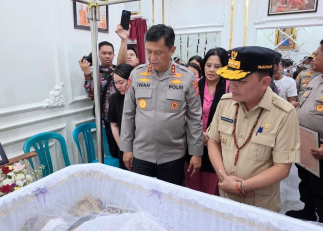 
					Kapolda dan Gubernur Kalteng Melayat ke Rumah Duka Aipda Yudhi Perdana Putra