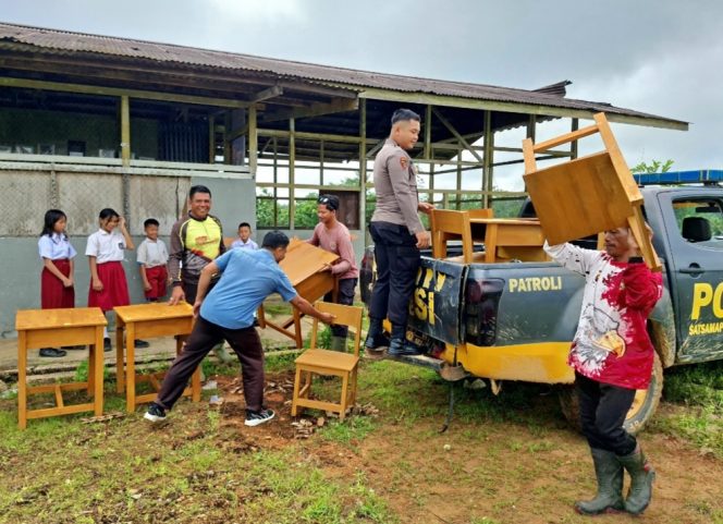 
					Bentuk Kepedulian terhadap Generasi Bangsa, Polres Landak Serahkan Bantuan Meja dan Kursi Sekolah