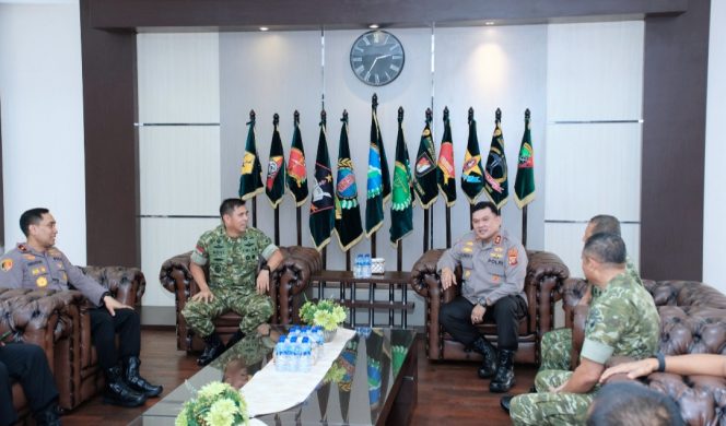 
					Perkuat Soliditas TNI – Polri, Kapolda Kalbar Silaturahmi kepada Pangdam XII/Tanjungpura
