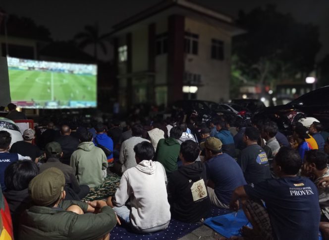 
					Polsek Pamulang Gelar Nobar Final Piala Dunia, Pererat Silaturahmi dan Perkuat Kedekatan Polri dengan Masyarakat
