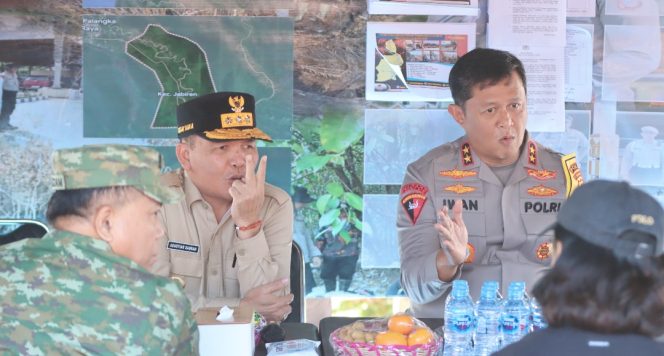 
					Kapolda dan Gubernur Kalteng Tinjau Posko Karhutla di Tumbang Nusa