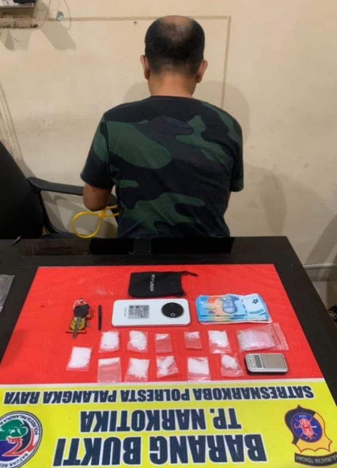 
					Satrenarkoba Polresta Palangkaraya Aman tersangka pengedar sabu-sabu seberat 39,37 gram.