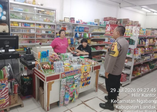 
					Polisi Sisir Kawasan Pertokoan Saat Patroli Siang, Keamanan Pelaku Usaha Jadi Prioritas