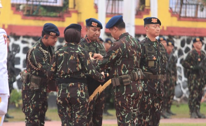 
					Kapolda Kalteng Pimpin Sertijab Dansatbrimob, Tongkat Kepemimpinan Resmi Beralih kepada Kombes Pol. Dieno Hendro Widodo