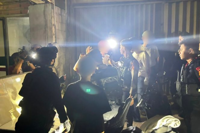 
					Brimob Polda Metro Jaya Bubarkan Balap Liar, Tujuh Motor Diamankan di Duren Sawit