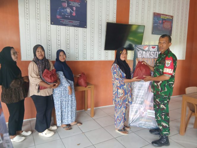 
					Perkuat Kemanunggalan TNI, Koramil 10/Sepatan Gelar Komunikasi Sosial dan Bakti Sosial Kesehatan