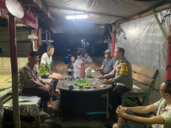 
					Bhabinkamtibmas Sukabakti Sambangi Pos Kamling, Ajak Warga Tingkatkan Keamanan Lingkungan Melalui Program Jaga Jakarta