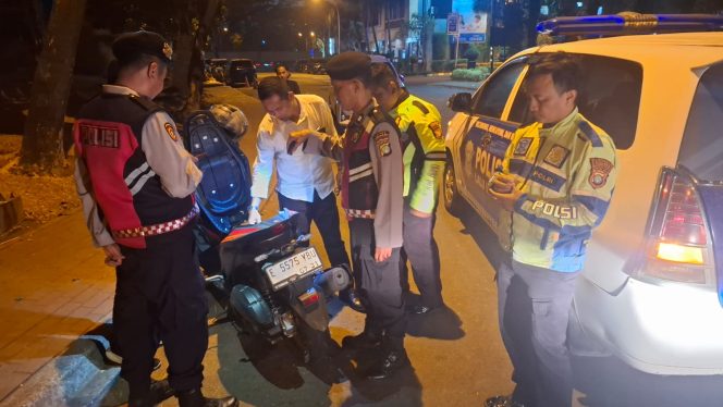 
					Razia Stasioner Polsek Kelapa Dua Perkuat Kamtibmas, Warga Merasakan Kehadiran Polisi di Tengah Malam