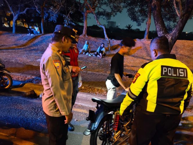 
					Ciptakan Rasa Aman, Polsek Kelapa Dua Gelar Razia dan Imbauan Kamtibmas Malam Hari