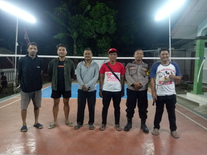 
					Perkuat Jaga Jakarta+ On The Spot, Bhabinkamtibmas Desa Kemuning Monitoring Turnamen Bulu Tangkis Warga