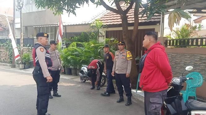 
					Patroli Jalan Kaki Polsek Pamulang Perkuat Keamanan di Pusat Keramaian dan Permukiman