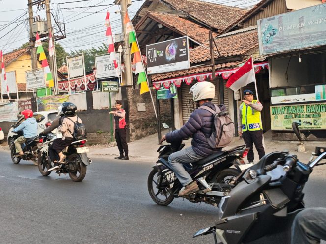 
					Brimob Jabar Hadir : Lalu Lintas Jatinangor Tetap Lancar