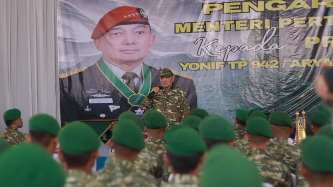 
					Menhan RI Kunjungi Yonif TP 942/AW, Tegaskan Prajurit TNI Harus Menjadi Kekuatan yang Dicintai Rakyat