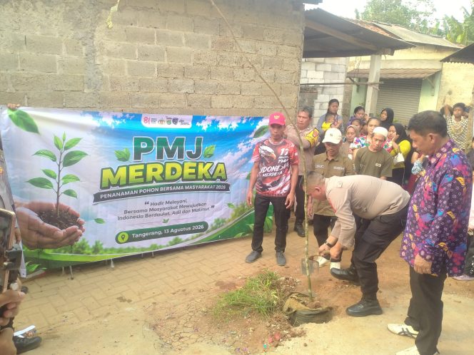 
					Polda Metro Jaya Merdeka Bersama Rakyat, Polsek Pagedangan Tanam Pohon dan Hijaukan Lingkungan