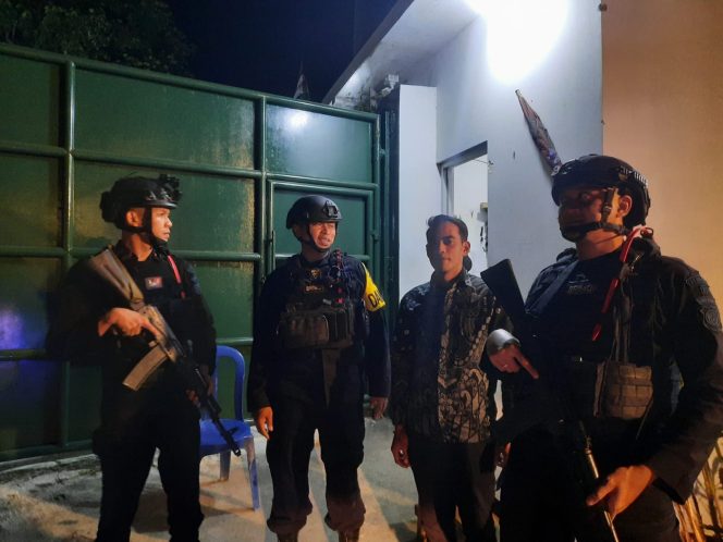 
					Patroli Malam Brimob Jabar : Jaga Kamtibmas di Lembang Tetap Aman