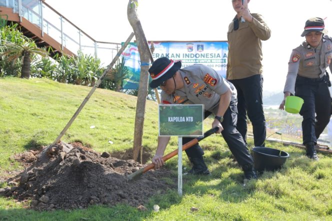 
					Tanam 10 Ribu Pohon Serentak, Kapolda NTB: Ini Investasi untuk Masa Depan