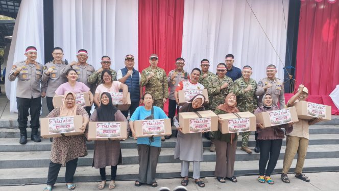 
					Bersama Rakyat Menjaga Alam, Pangdam Jaya dan Kapolda Metro Jaya Pimpin Karya Bakti Bersih Sungai Sambut HUT RI ke-81