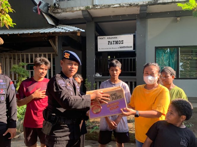 
					Sambut HUT RI ke-81, Brimob Polda NTB Berbagi Sembako ke Dua Panti Asuhan