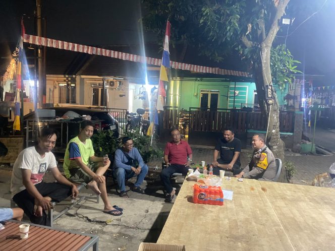 
					Dukung Progam Jaga Jakarta+ On The Spot, Bhabinkamtibmas Binong Sambang Pos Kamling