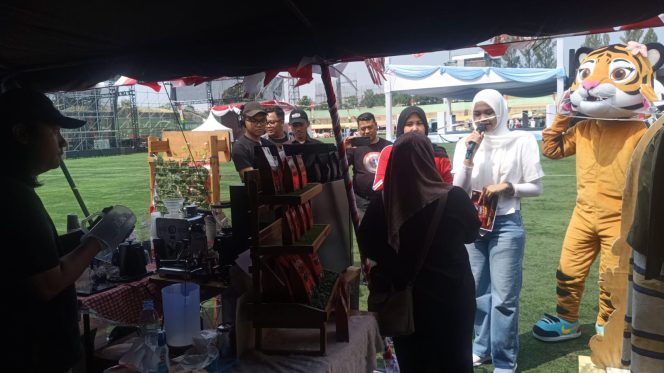
					Stand UMKM Kodim 0611/Garut Membawa Serta Memperkenalkan Potensi Usaha lokal Garut kepada Masyarakat