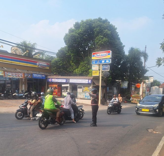 
					Polsek Pamulang Gatur Lalin Antisipasi Kepadatan Lalu Lintas di Kedaung