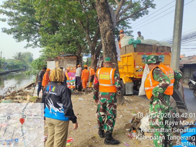 
					Jaga Kebersihan dan Kesehatan, Satgas Sampah Kodim 0510/Tigaraksa Bersihkan Tumpukan Sampah di Sepatan