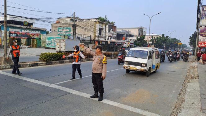 
					Pelayanan Prima di Pagi Hari, Polsek Pamulang Pastikan Arus Lalu Lintas di Depan SMK Letris Tetap Lancar