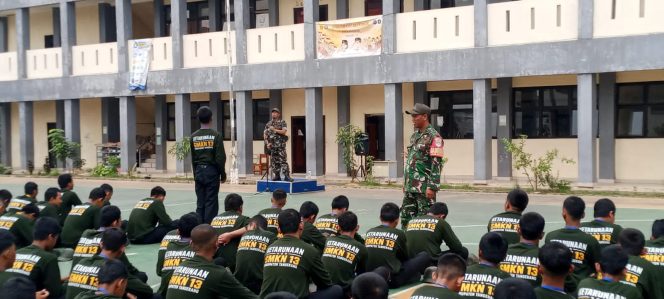 
					LDK SMKN 13, Koramil 02/Curug Bekali Siswa dengan Wasbang dan PBB
