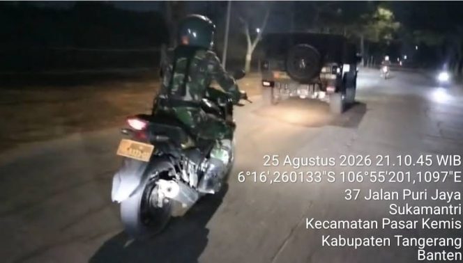 
					Berikan Rasa Aman kepada Warga, Koramil 11/Pasar Kemis Gelar Patroli Jalan Kaki dan Berkendara Maung