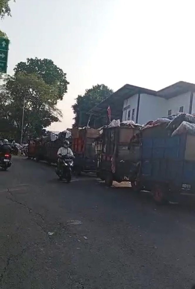 
					Ketua Dewan Pembina FASJAB Soroti Dugaan Pungli Dipo Sampah Wilayah Kecamatan Pancoran