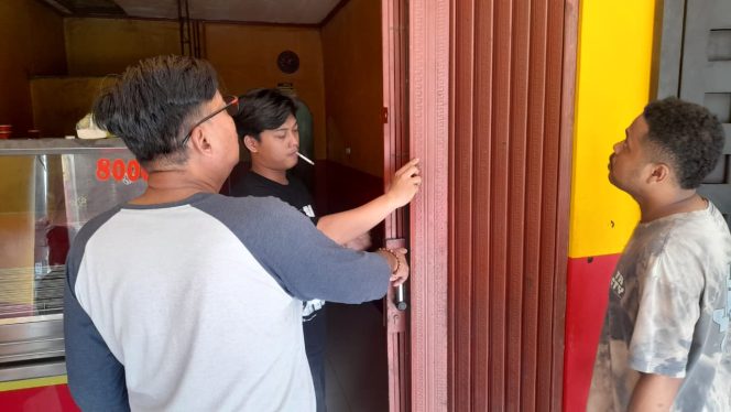 
					Polsek Ciputat Timur Cek TKP Dugaan Pencurian Dengan Pemberatan di Serua
