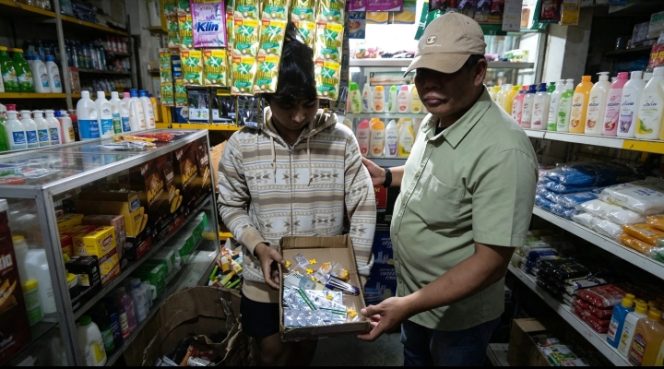 
					Polsek Ciputat Timur Amankan.Terduga Pelaku Peredaran Obat Keras Daptar G