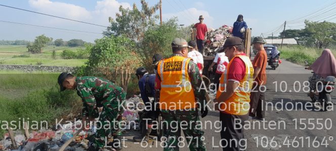 
					Ciptakan Lingkungan Bersih dan Sehat, Satgas Sampah Kodim 0510/Tigaraksa Bersihkan Tumpukan Sampah di Desa Pasilian