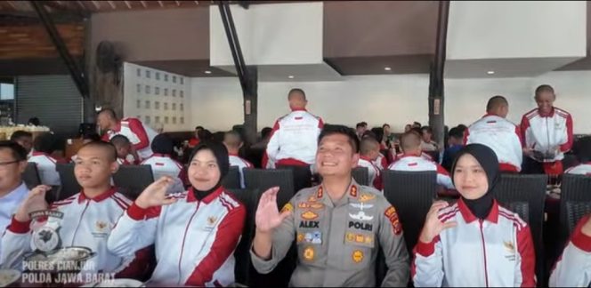 
					Bangun Semangat Nasionalisme, Kapolres Cianjur Silaturahmi dan Makan Siang Bersama Paskibraka