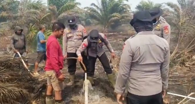 
					Atasi Keterbatasan Sumber Air, Polri Bangun Sumur Bor untuk Dukung Penanganan Karhutla di Matan Hilir Utara