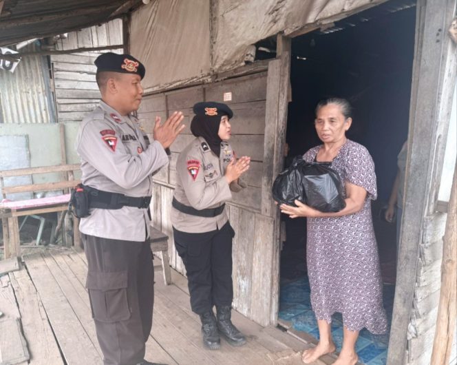 
					Dari Rp2.000 Sehari, Tumbuh Kepedulian untuk Sesama, Batalyon B Pelopor Bagikan Sembako kepada Warga
