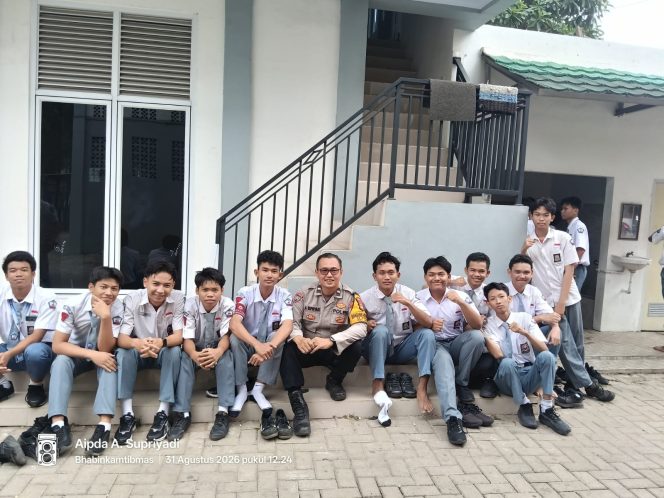 
					Police Go to School, Polsek Legok Perkuat Pengawasan Pelajar melalui Program CETAR dan Cooling System