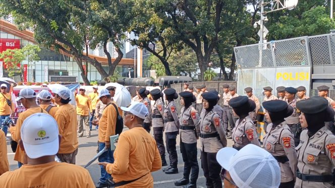 
					Petani Tebu Sampaikan Aspirasi di Monas, Polisi Siapkan Pelayanan