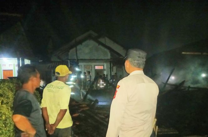 
					Polisi Cek TKP Kebakaran Rumah Panggung, Diduga Akibat Kebocoran Tabung Gas LPG 3 Kg