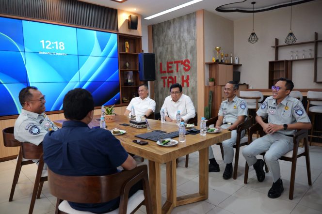
					Ka Kanwil Baru Jasa Raharja Jawa Barat Perkuat Sinergi dengan Dirlantas Polda Jawa Barat dan Kepala Bapenda Jawa Barat