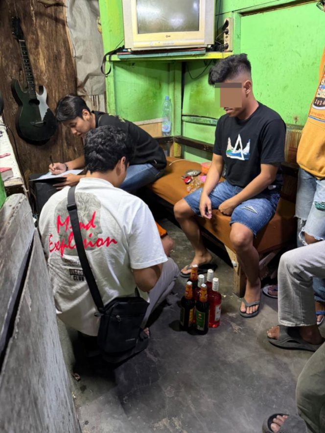 
					Satreskoba Polres Garut Gelar Razia Miras, 109 Botol Miras Diamankan