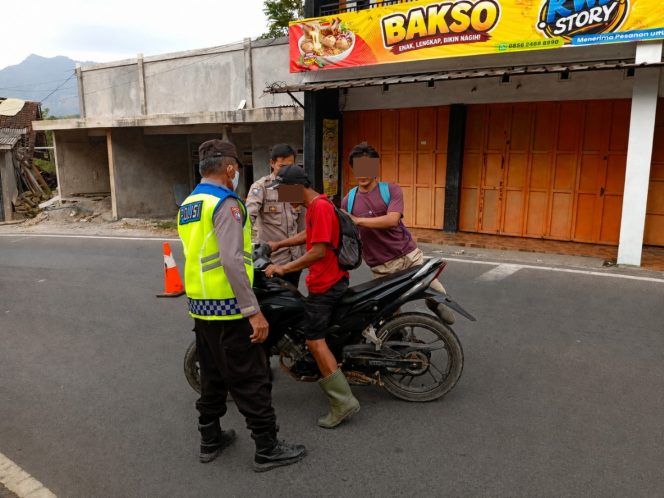 
					Polsek Bungbulang Razia Knalpot Brong, 19 Unit Knalpot Tidak Standar Diamankan