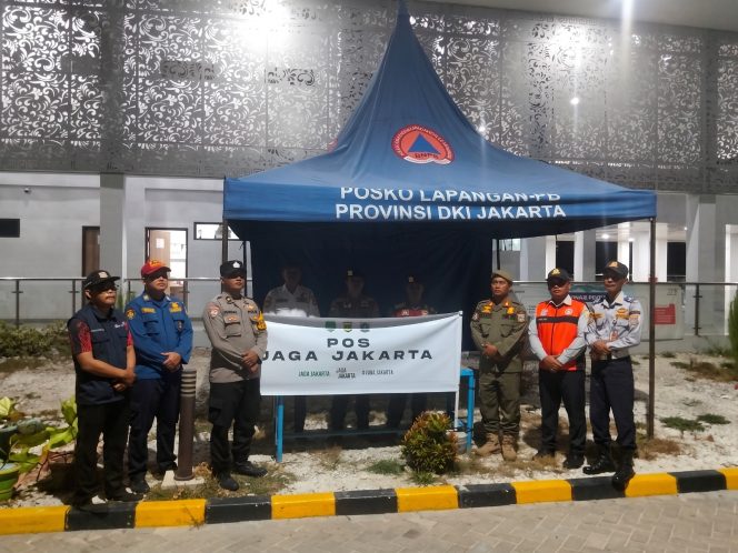 
					Patroli Malam, Polsek Kepulauan Seribu Selatan Sosialisasikan Layanan Polisi 110 dan Ajak Warga Tangkal Hoaks