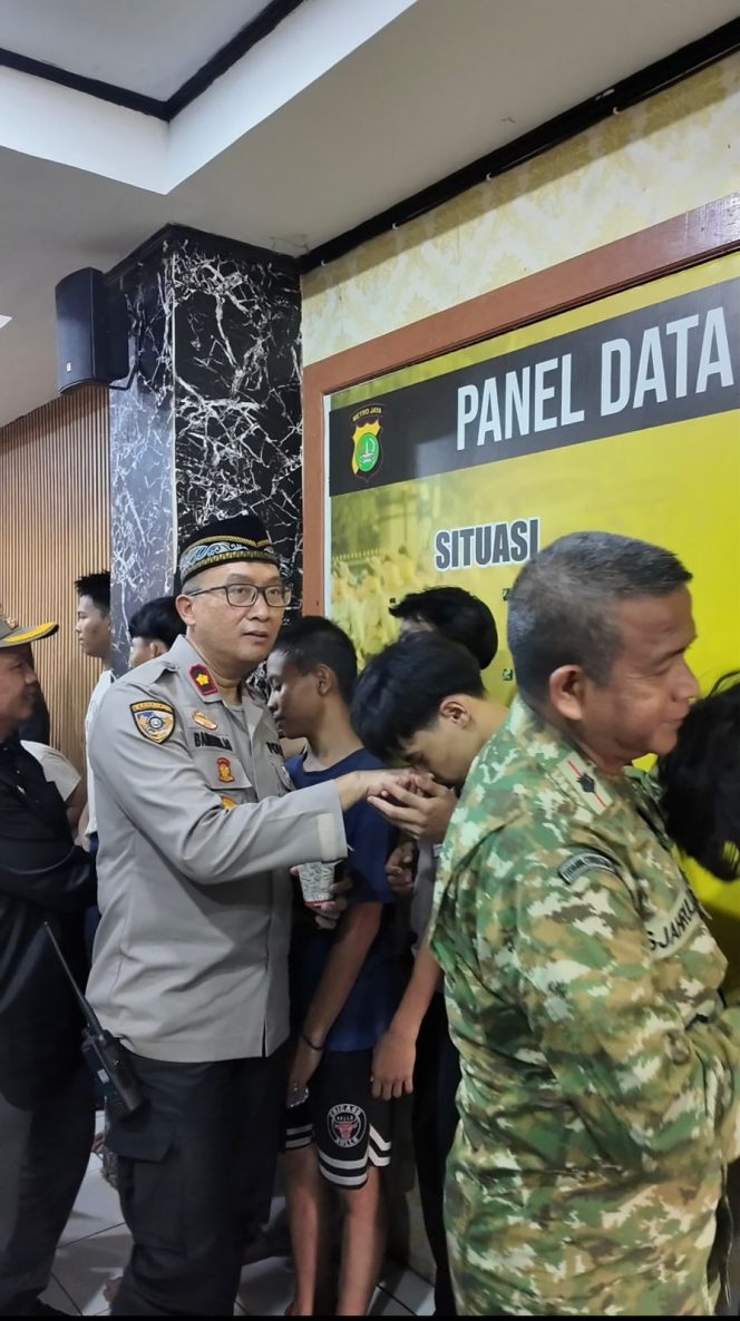 
					Cegah Tawuran Remaja, Kapolsek Ciputat Timur Berikan Pembinaan kepada 13 Pelajar