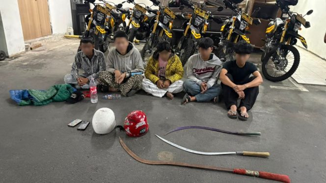 
					Hendak Tawuran di Ujung Menteng, 5 Remaja dan 3 Senjata Tajam Diamankan Polisi