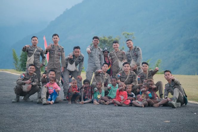 
					Delapan Bulan Bersama Masyarakat, Satgas Kepolisian Operasi Damai Cartenz-2026 Tinggalkan Kenangan Kekeluargaan di Kiwirok