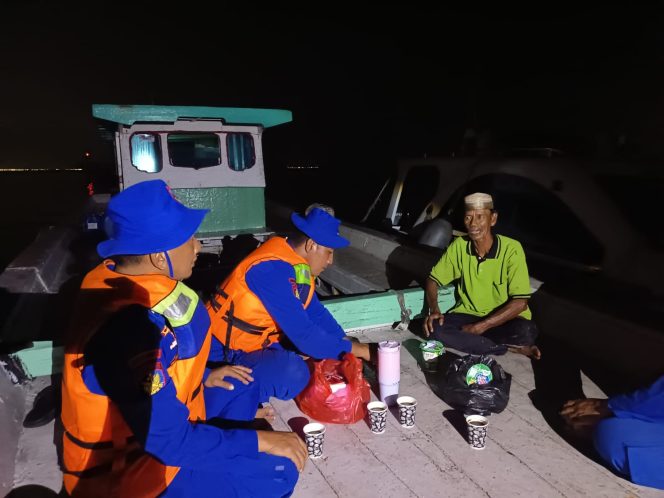 
					Ngopi Kamtibmas, Satpolairud Polres Kepulauan Seribu Sosialisasikan Layanan Polisi 110 dan Imbau Waspada Erupsi Gunung Anak Krakatau
