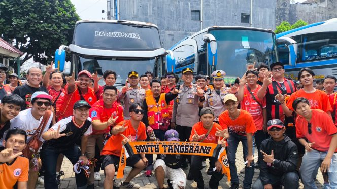 
					Polres Tangsel Kawal Keberangkatan Suporter Persija, Pastikan Perjalanan Aman dan Kondusif