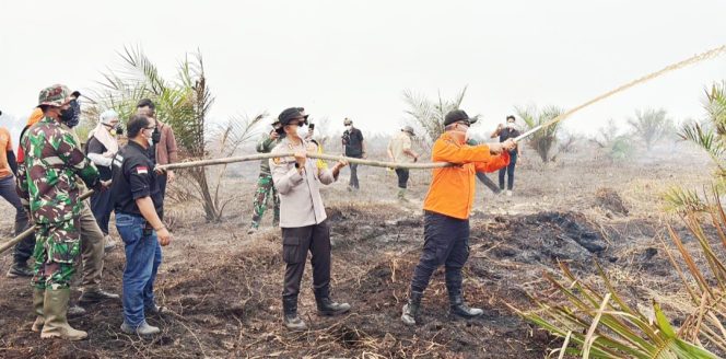 
					Kapolres Ketapang Bersama Bupati dan Jajaran Turun Langsung Tangani Karhutla di Kecamatan Matan Hilir Selatan