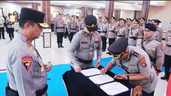 
					Sertijab Dipimpin Kapolda Kalteng, Kapolresta Palangka Raya dan 6 Kapolres Jajaran Resmi Berganti